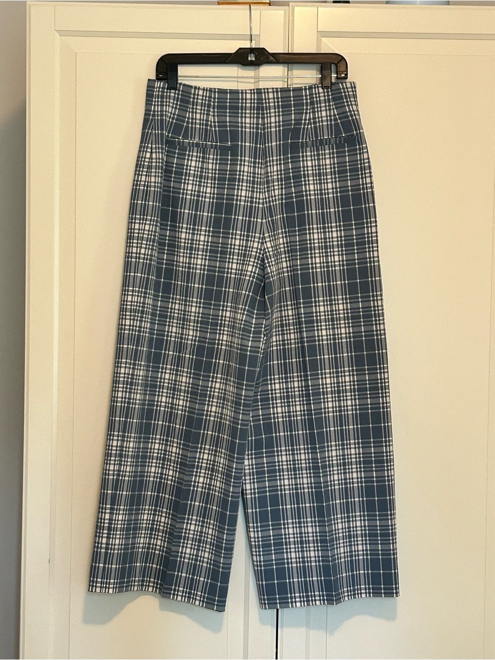 Lela Rose Blue and White Plaid Wide-Leg Seersucker Cropped Pants